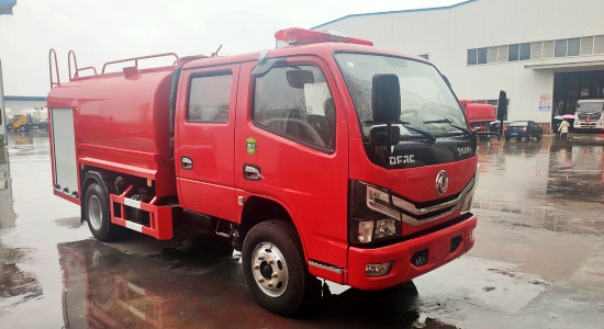 國(guó)六東風(fēng)3.5噸消防灑水車