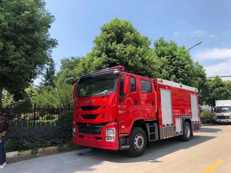 五十鈴7噸消防車客戶來廠驗(yàn)收