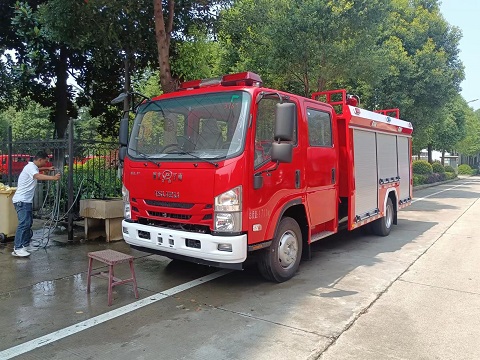 客戶(hù)定制的五十鈴700P水罐消防車(chē)已出發(fā)