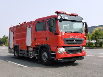 國(guó)六豪沃8噸水罐消防車