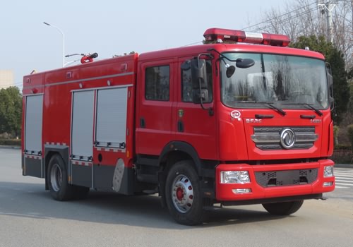 一臺東風8噸水罐消防車已交付